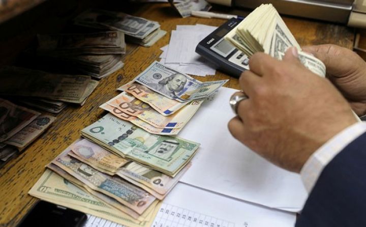 Bu bank Dolları rəsmi məzənədən baha alır