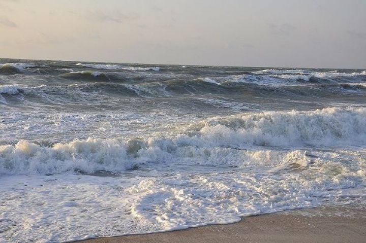 Xəzərdə çimmək qadağan edildi