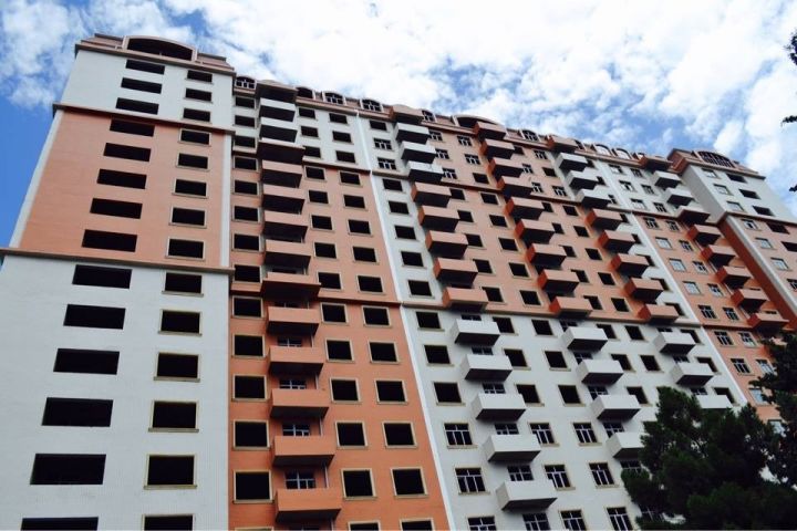 Mənzilin bir neçə nəfərə satılmasına nəzarət gücləndirilir