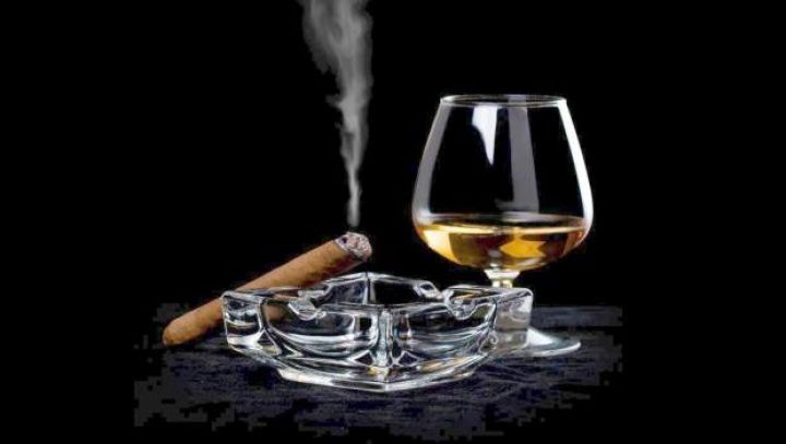 Gələn il spirtli içki və siqaret idxalından büdcəyə daxilolmalar artacaq