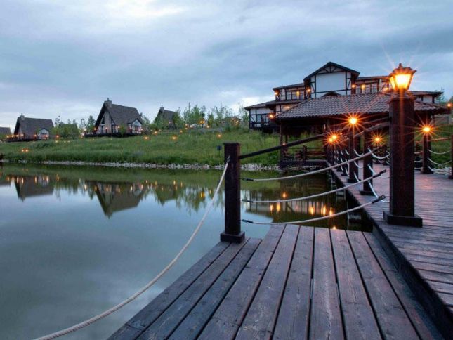 "Sakit göl": Ər-arvad olduğunu sübut et, oteldə yerləş 