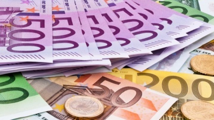 "Yaxın bir ildə avronun məzənnəsi 1,25 dollara çatacaq"