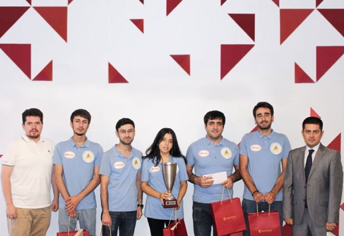 Kapital Bank “Breyn Rinq”in qalib komandasını mükafatlandırdı