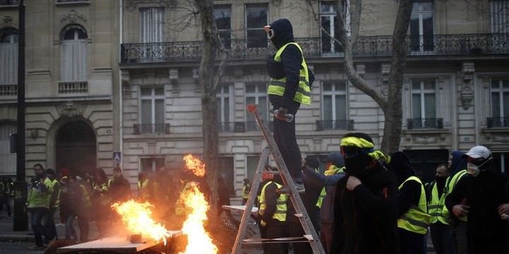 Makronun açıqlamaları "sarı jilet"liləri yenə məmnun etmədi