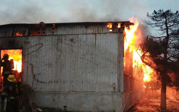 “Azərişıq”: Yanğın Narkoloji Mərkəzin daxilindəki elektrik xətlərində olan nasazlıqdan baş verib
