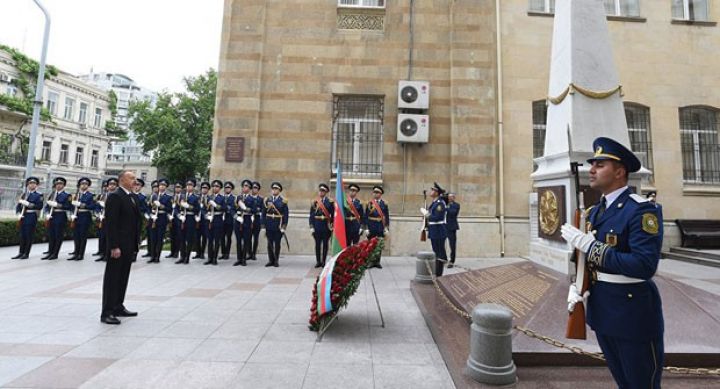 İlham Əliyev abidəni ziyarət edib