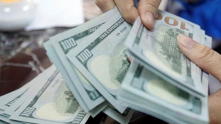 14 milyard manatı Dollarda saxlayırlar - AVQUSTDA ARTIB