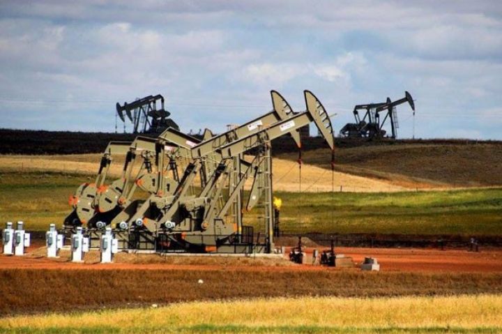 ABŞ neftin qiymətinə dair proqnozunu artırdı