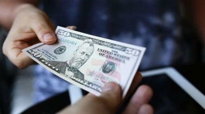 Dolların sabaha olan rəsmi məzənnəsi açıqlandı