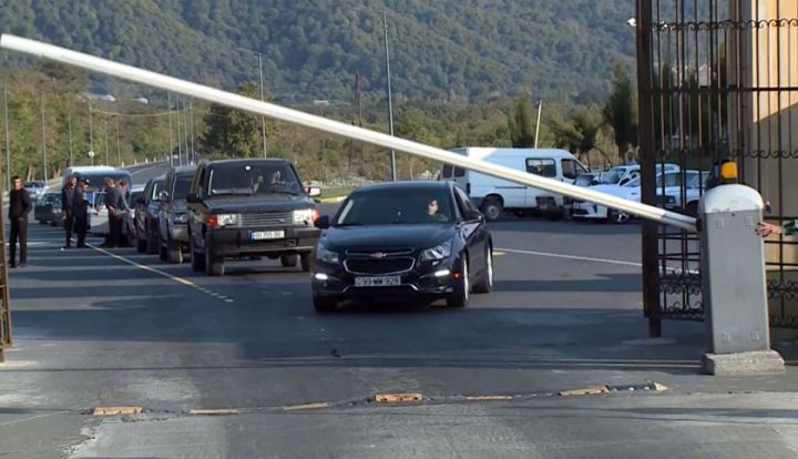 Bir-iki dəqiqə vaxt sərf et, gömrükdən sürətli keç - VİDEO