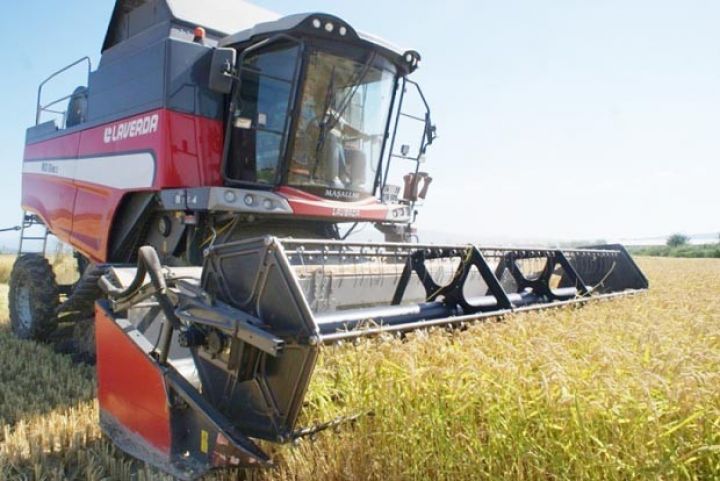 "Aqrolizinq" kombayn, traktor aldı - 17,5 MİLYONLUQ MÜQAVİLƏ