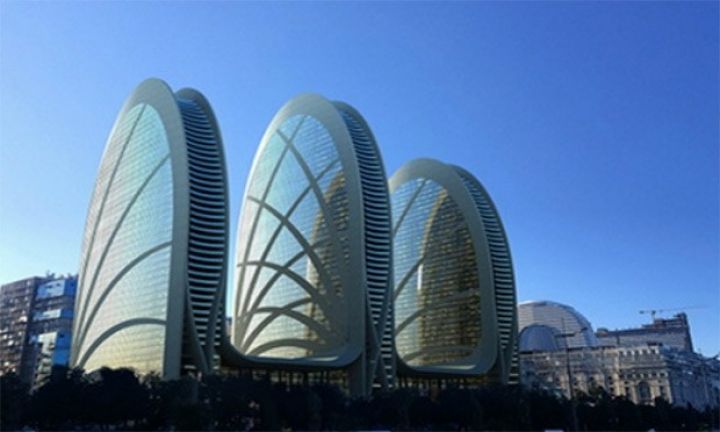 Batumidəki “Lujkovin Evi” otel kompleksi sökülür