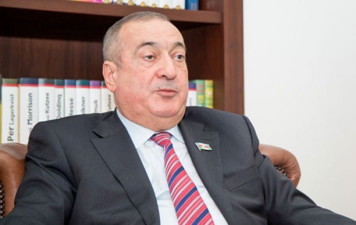 "Azərittifaq" Hacıbala Abutalıbovu ittiham etdi - "Satış yerlərimizi sökdürdüyünə görə..."