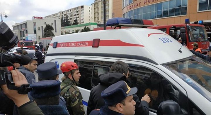 Səhiyyə Nazirliyi Bakıda ticarət mərkəzində baş verən yanğınla bağlı məlumat yayıb