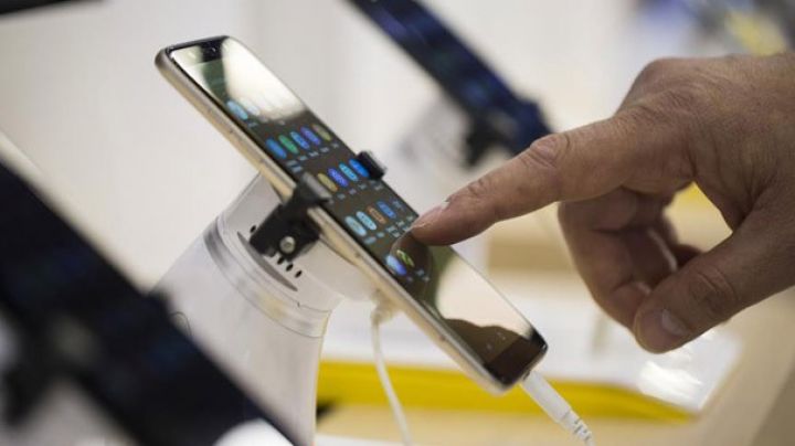 Azərbaycana rəsmi telefon idxalında böyük artım