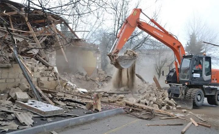 Bakıda bu ünvanlardakı köhnə binalar söküləcək - SİYAHI
