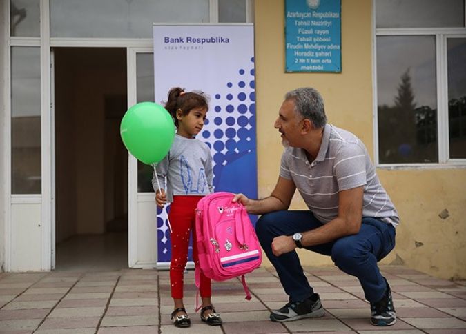 "Bank Respublika" yenidən cəbhə bölgəsindəki məktəbliləri sevindirdi
