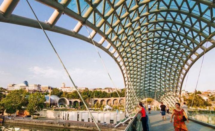 Qonşumuzun turizmdən builki gəliri 2 milyard dolları ötüb