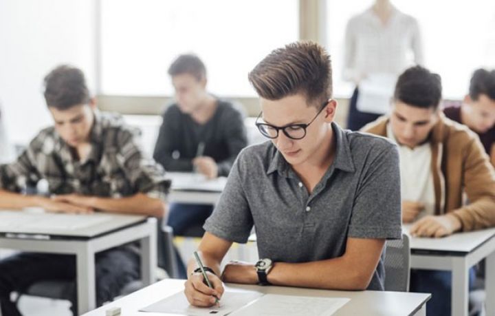 "Özəl universitetlərə qəbul olunanların biliyi kafidən yuxarı deyil"