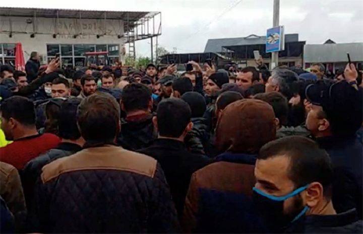 Gürcüstanda azərbaycanlılar etiraz aksiyası keçirir - YENİLƏNİB