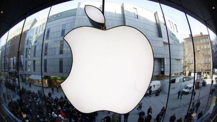 Apple "Wall Street"in tarixinə düşdü: Dəyəri 2 trilyon dolları aşdı