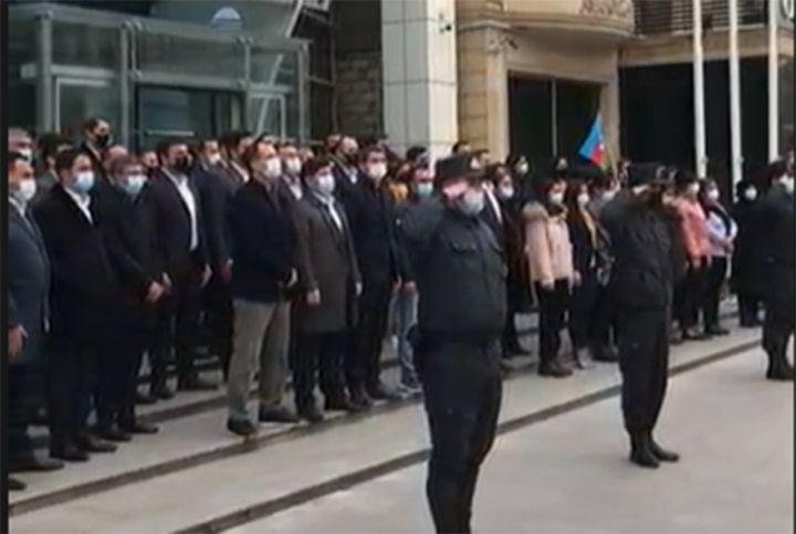 “Muğanbank”ın kollektivi də şəhidlərin əziz xatirəsini bir dəqiqəlik sükutla yad etdi - VİDEO