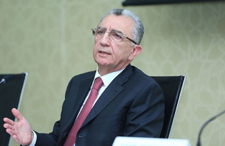 Eldar Əzizov rəisi işdən çıxardı