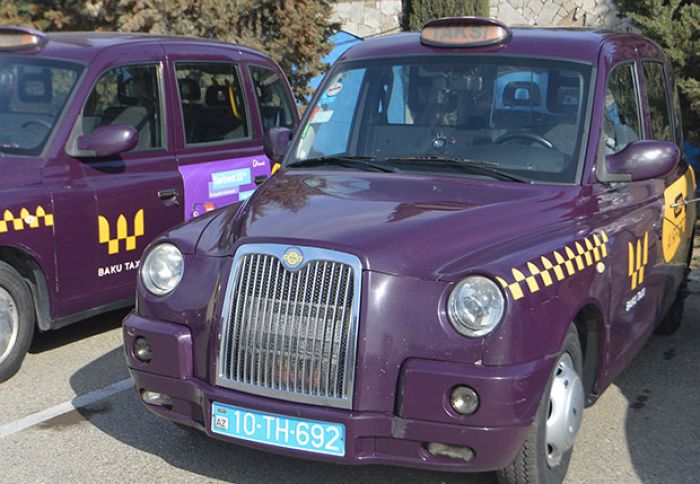Taksilərdə 2 nəfərdən çox sərnişinin daşınmasına icazə verilmir
