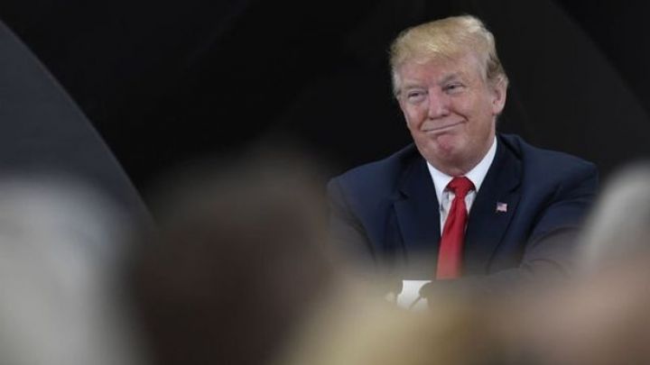 Trampdan sosial media platformalarına dair tarixi fərman