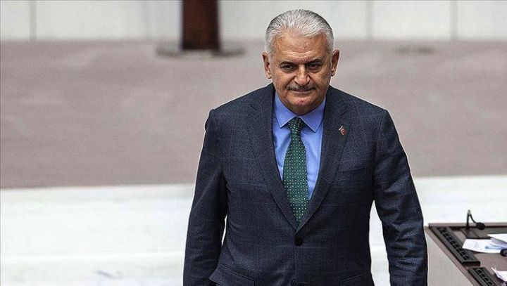 Türkiyənin sabiq Baş naziri Azərbaycana gəlib.