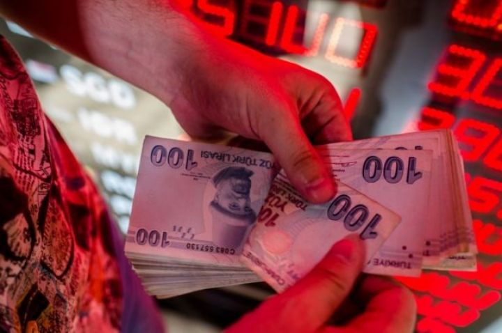 Dollar/TL məzənnəsi 14-ü aşaraq rekord qırdı