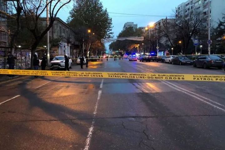 Tbilisidə mikromaliyyə təşkilatının ofisinə silahlı basqın -  9 nəfər girov götürülüb - YENİLƏNİB