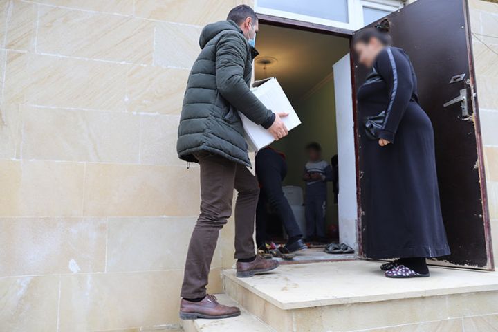 "Avrora Qrup" Qızıl Aypara Cəmiyyəti ilə birlikdə hərbi xidmətdə olan əsgərlərimizin ailələrinə yardım edib - FOTOLAR