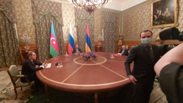 Moskvada Ermənistan üçün sonuncu şans olan üçtərəfli görüş başladı