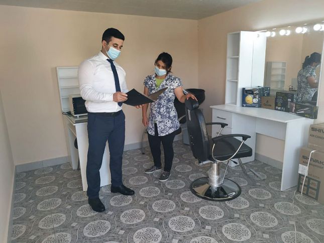 “AccessBank” özünüməşğulluq proqramına dəstək olmaqda davam edir