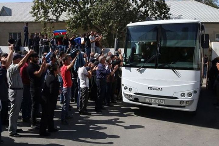 Hərbi vəzifəlilərin səfərbərlik üzrə yola salınmasına başlanılıb