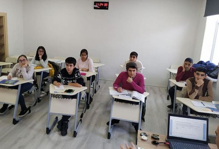 Azərbaycan şirkəti təhsilə imkanı çatmayan ailələrin əlindən tutur - PULSUZ TƏHSİL 