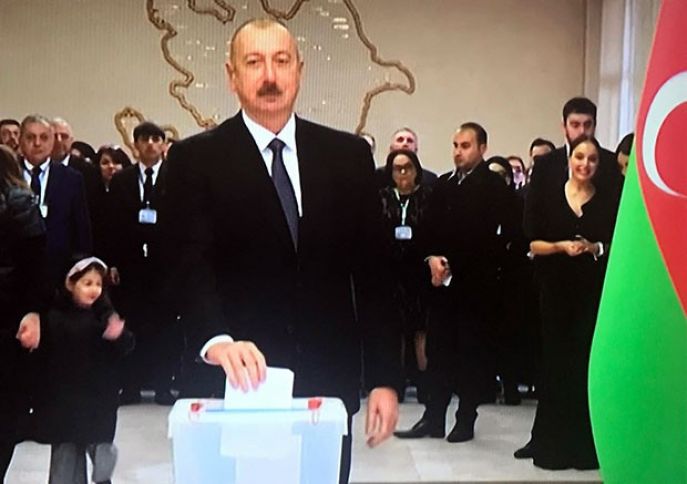 Prezidentin səs verdiyi ərazidən o öndədir