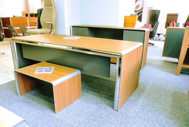 Agentlik ofis mebelləri satın alır