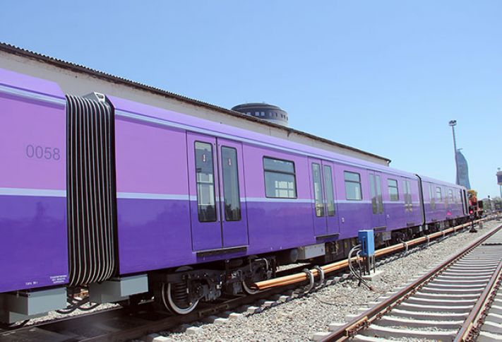 Bakıya daha 4 yeni metro qatarı gətirildi