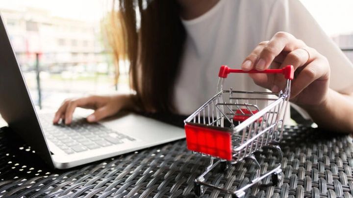 Türkiyədə elektron ticarətin həcmi 226,2 milyard lirəyə yüksəlib