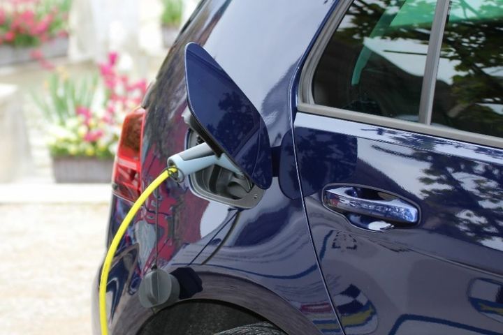 Rusiyada yerli elektrikli avtomobillərə 25% endirim təklif olunacaq