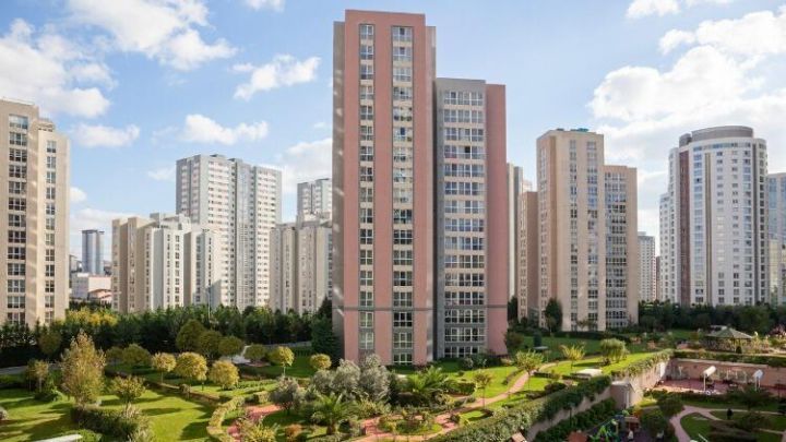 Azərbaycanlılar 7 ayda bu ölkədə 720 mənzil alıb