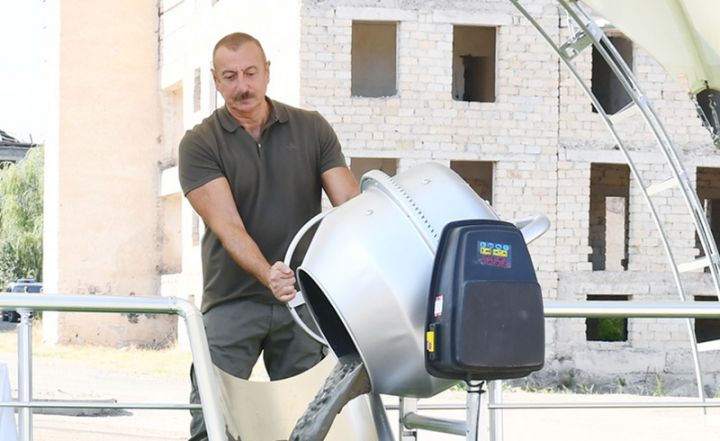 "Yeni yaşayış kompleksində birinci mərhələdə 25 yaşayış binası tikiləcək"