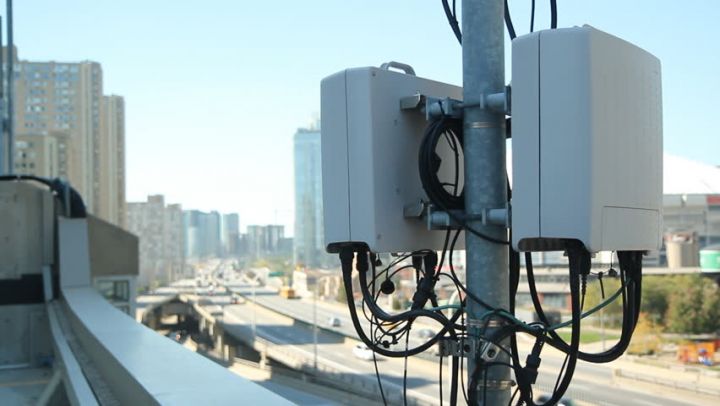 Yaşayış binalarının damında radiorele dirəkləri və qüllələrinin quraşdırılması qadağan olunub