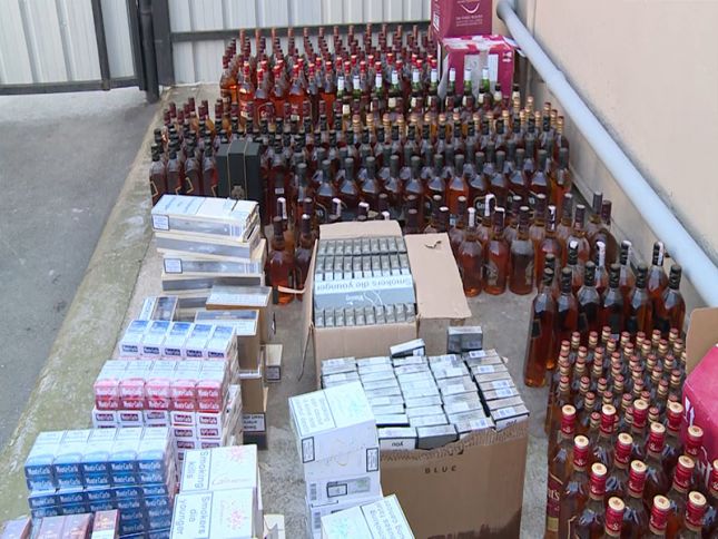 Vergi Xidməti sahibkarın içkilərini və siqaretlərini götürdü, ekspertizaya göndərdi