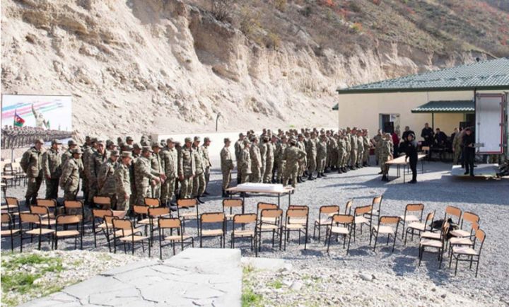 İri şirkətlər qrupu əsgər və zabitlərə 23 min qida bağlamaları təqdim edib