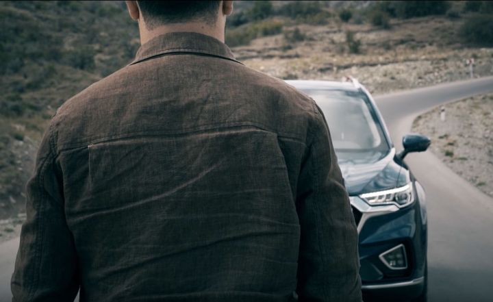 Azərbaycanın tanınmış aktyoru yeni premium klas avtomobil alıb