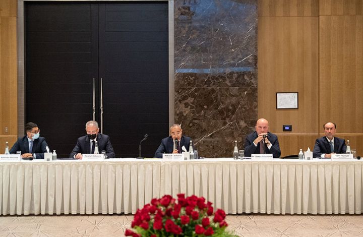 Mikayıl Cabbarov bankirlər ilə görüşdü