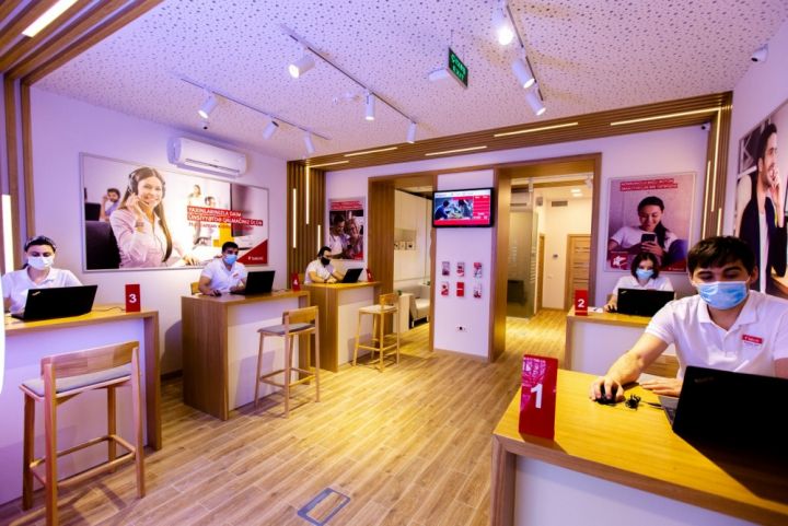 “Bakcell” yeni konsept mağazasını istifadəyə verdi